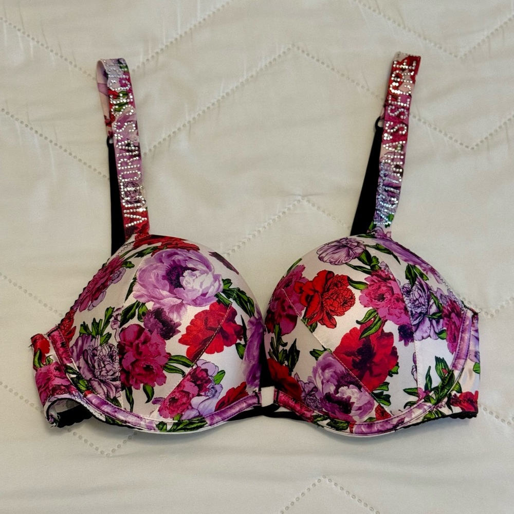 NWOT - VS Bombshell Bra Size 32C